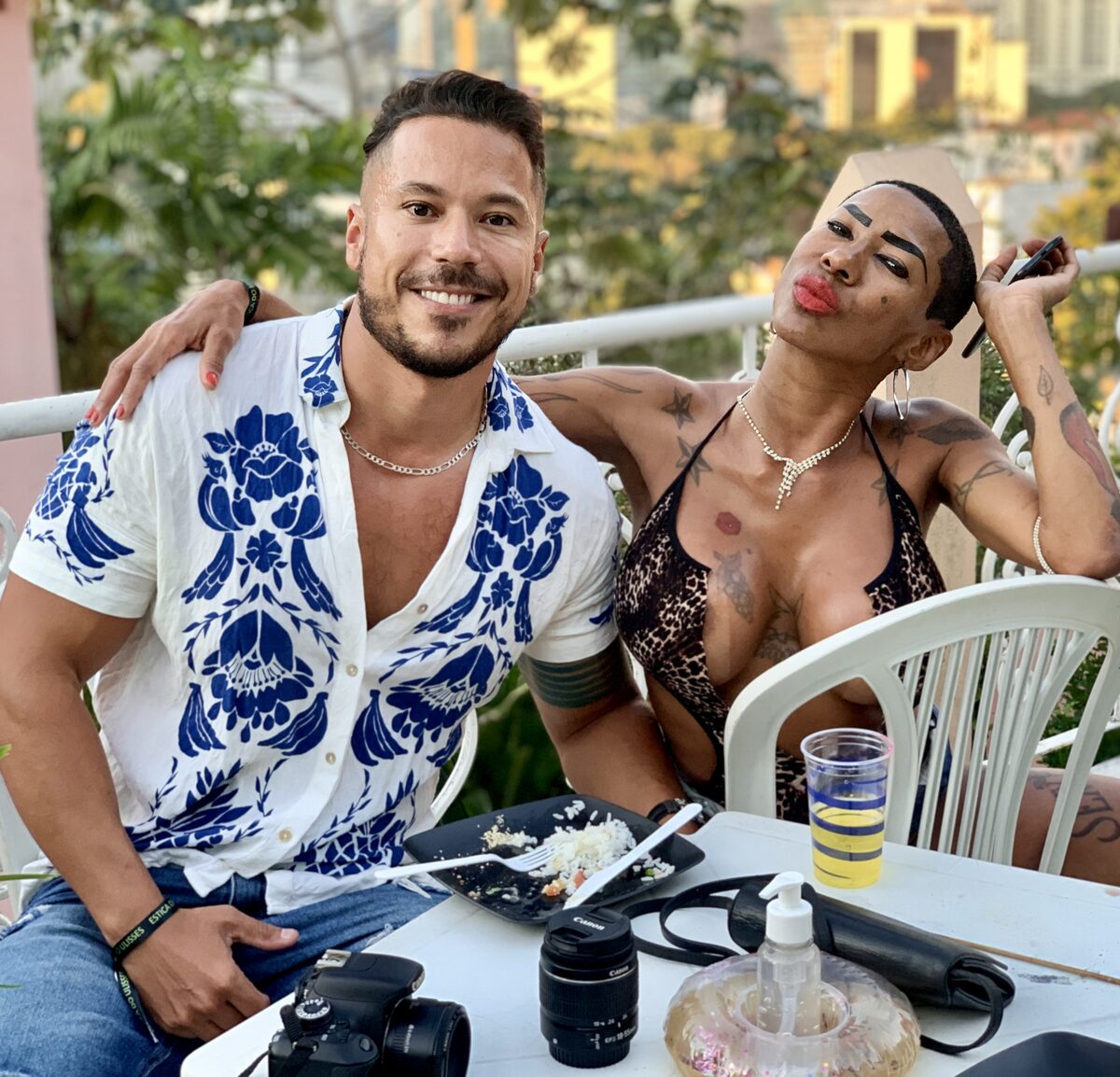 Convidados em momento de festa no Estica do Ulisses