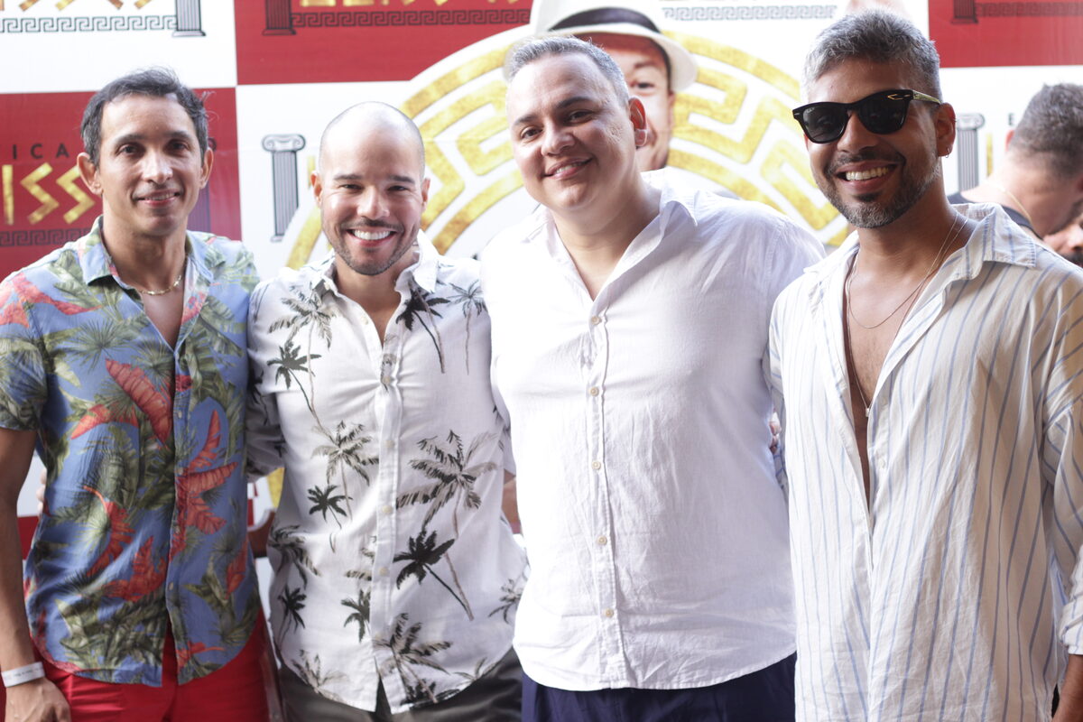 Grande grupo de convidados do Estica do Ulisses reunidos ao ar livre